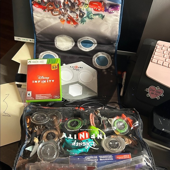 HUGE BUNDLE Disney Infinity XBox360 Game Power Packs Case All Parts - Picture 2 of 6